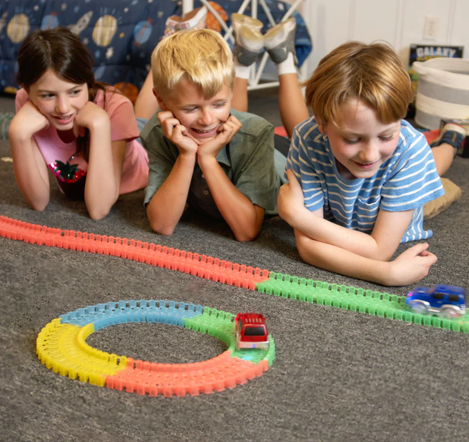 Galaxy Flex Track Glow-in-the-Dark Race Set – 220 Pieces with LED Light Car - Image 6