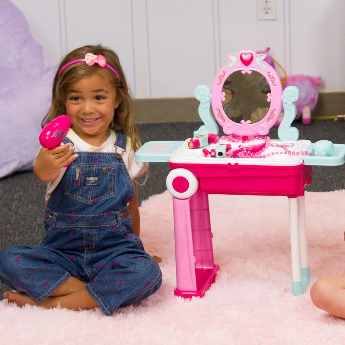 Lil’ Beauty Suitcase Playset – 24 Piece Kids Makeup & Styling Kit - Image 6